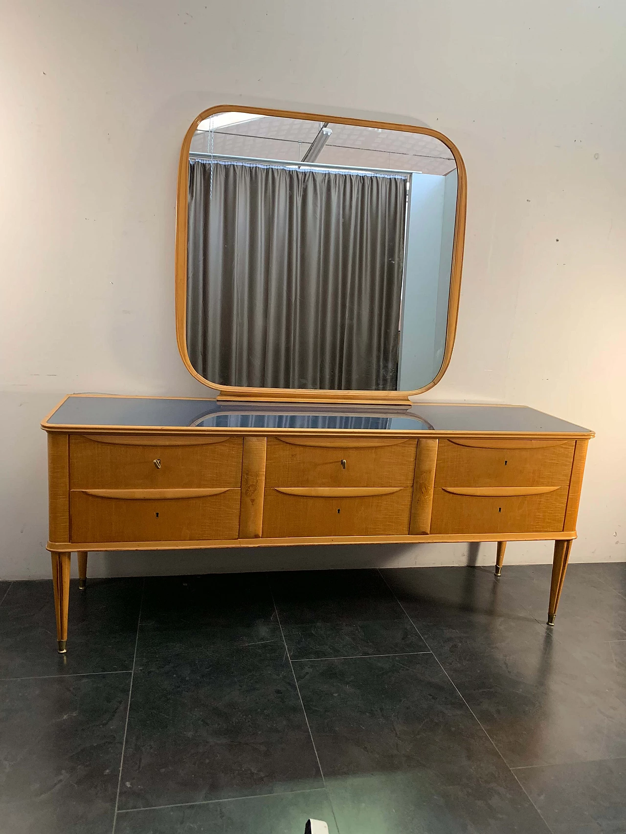 Maple dresser with mirror, 1950s 1096532