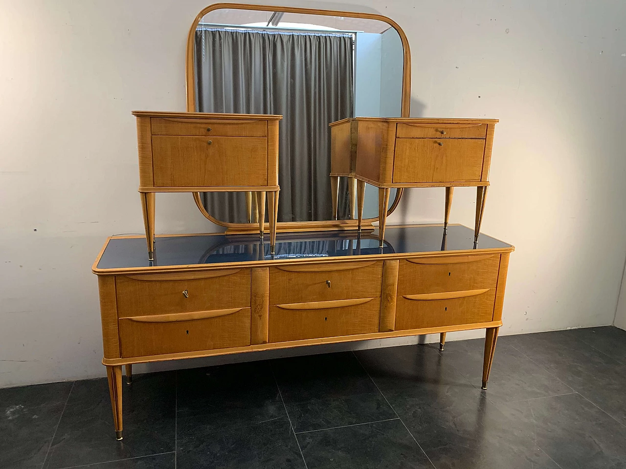 Maple dresser with mirror, 1950s 1096561