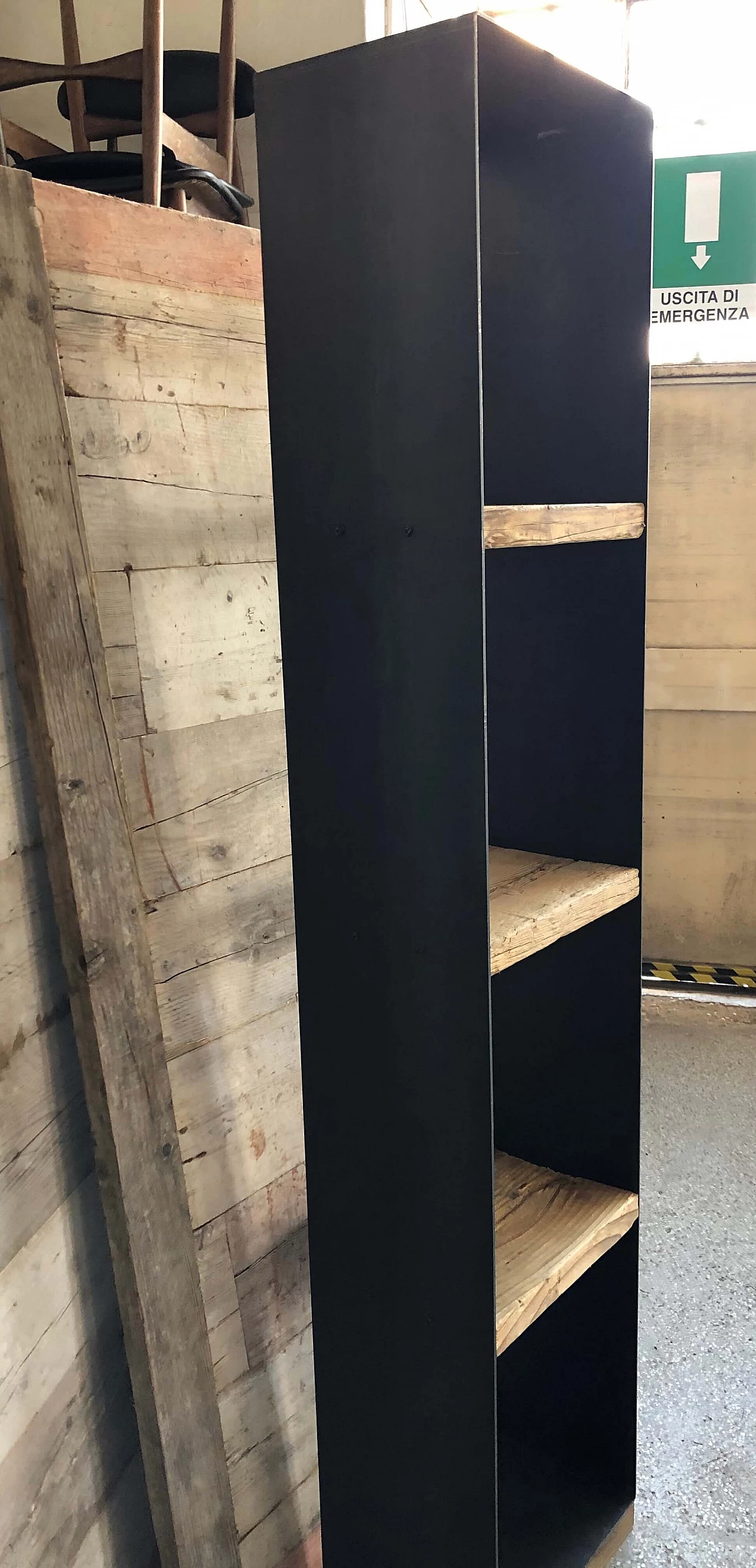 Iron bookcase with reclaimed wood 1096656