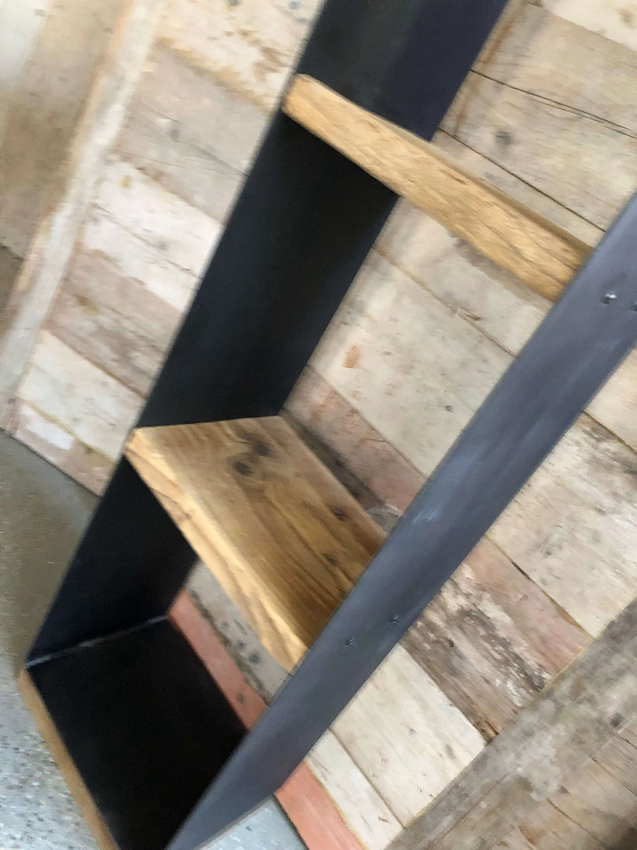 Iron bookcase with reclaimed wood 1096658