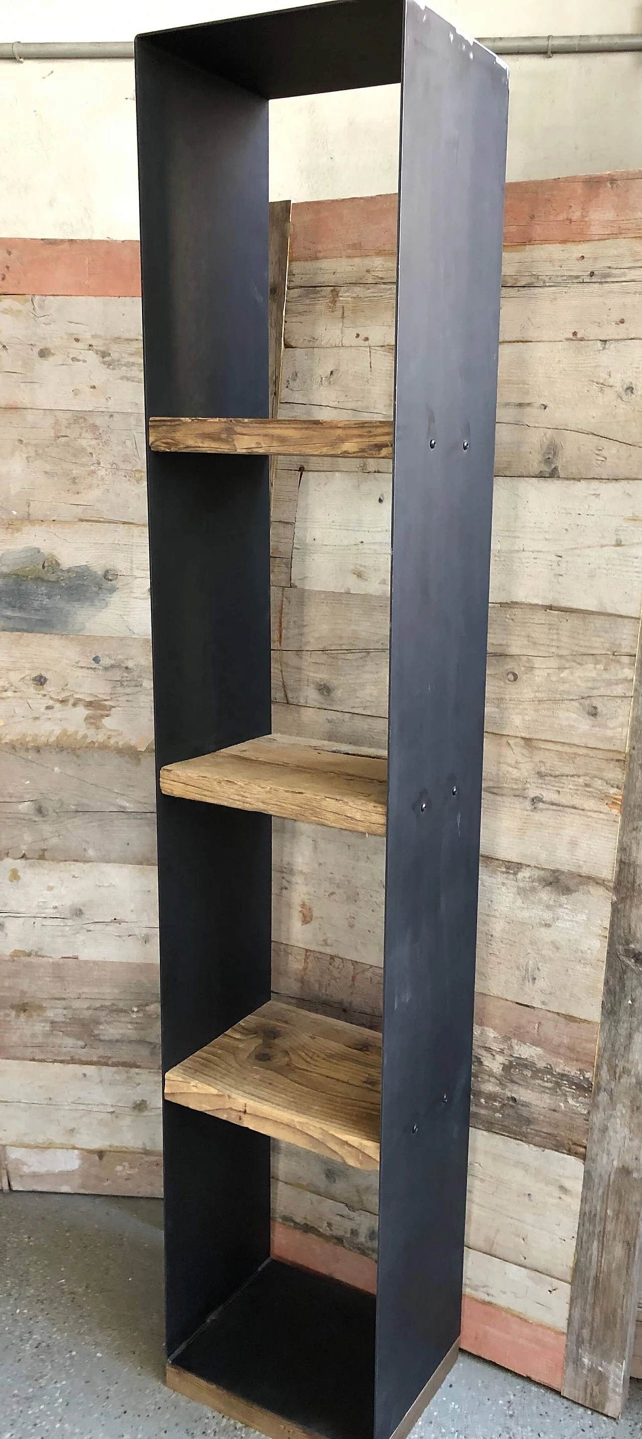 Iron bookcase with reclaimed wood 1096663