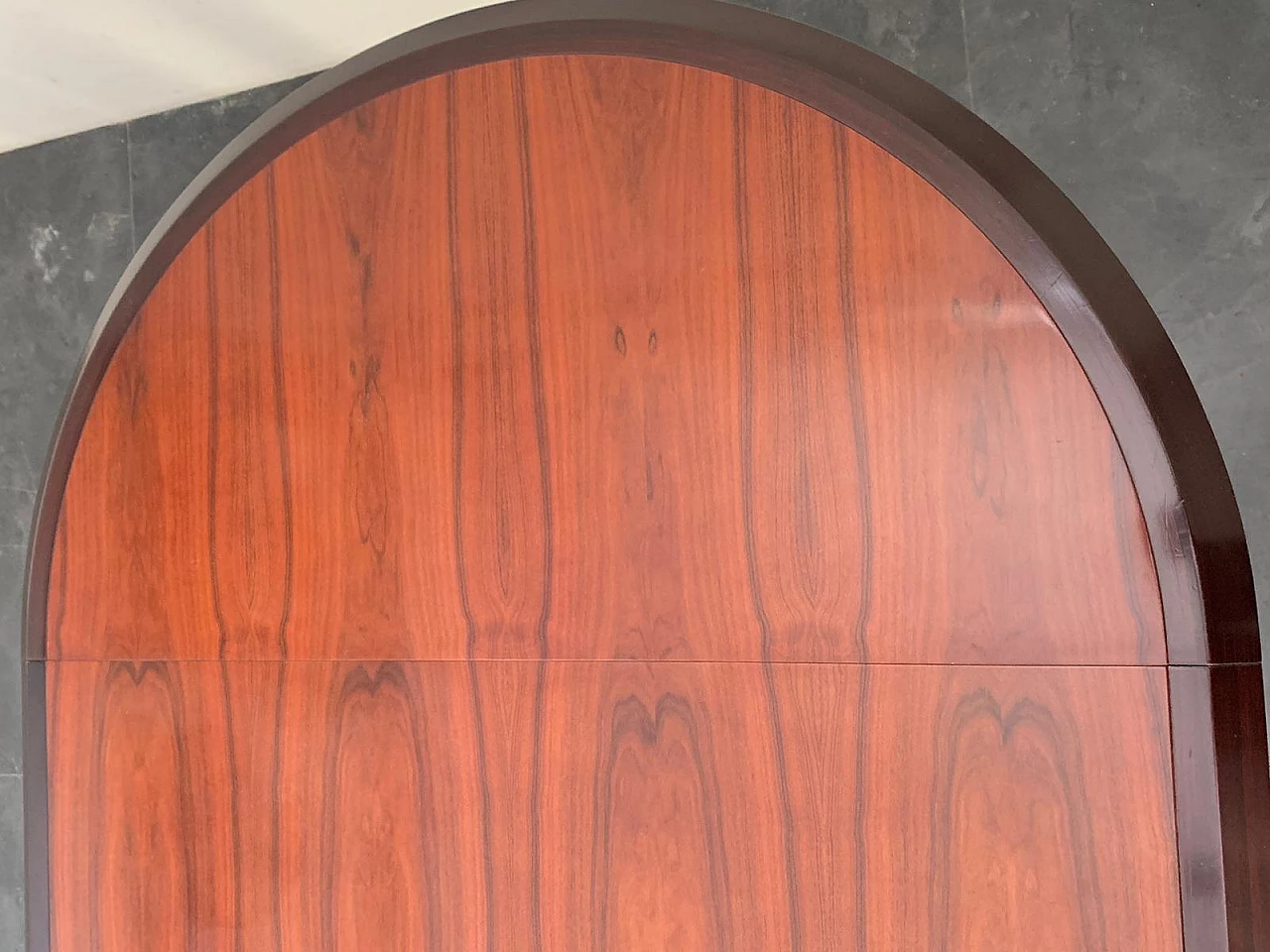 Elliptical table in solid rosewood and mahogany veneer, 1960s 1096704