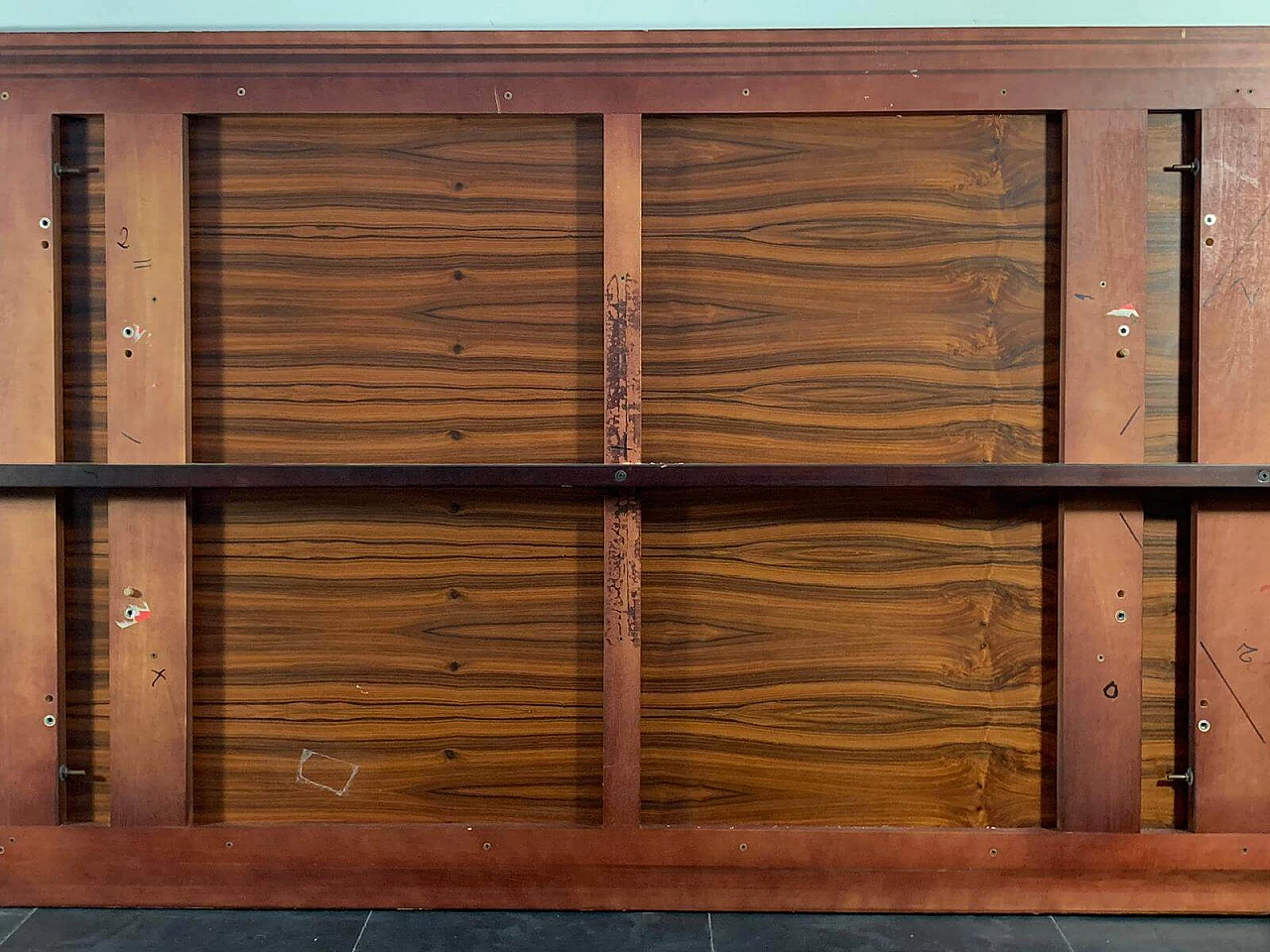 Elliptical table in solid rosewood and mahogany veneer, 1960s 1096714