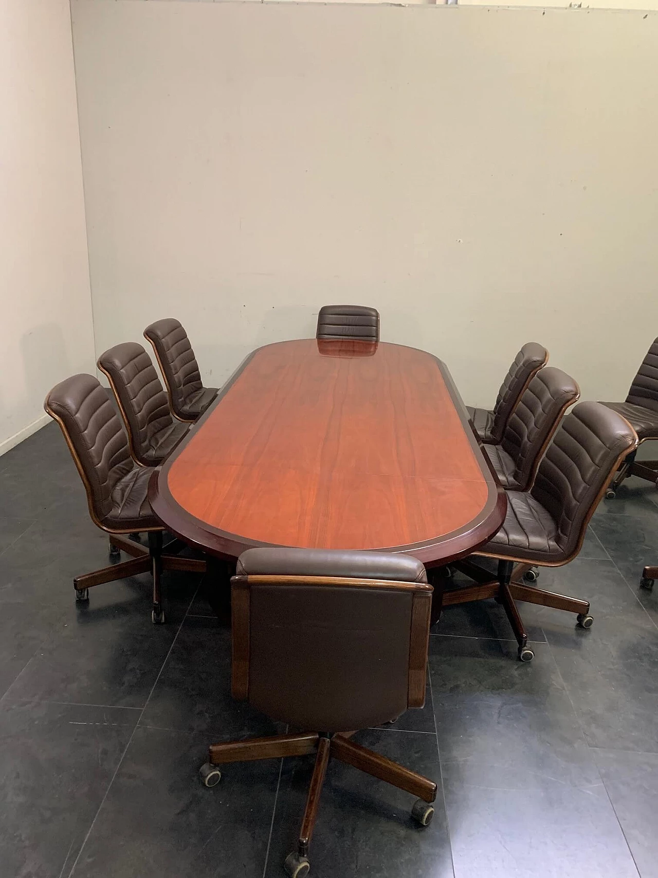 Tavolo ellittico in palissandro massiccio e piuma di mogano, anni '60 1096715