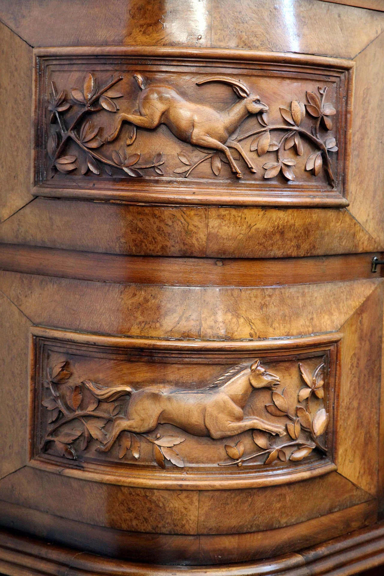 Credenza da sala in radica di olmo, anni '30 1097086