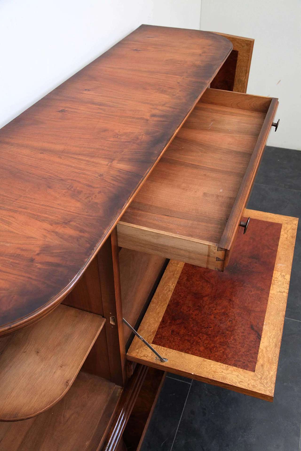 Credenza da sala in radica di olmo, anni '30 1097091