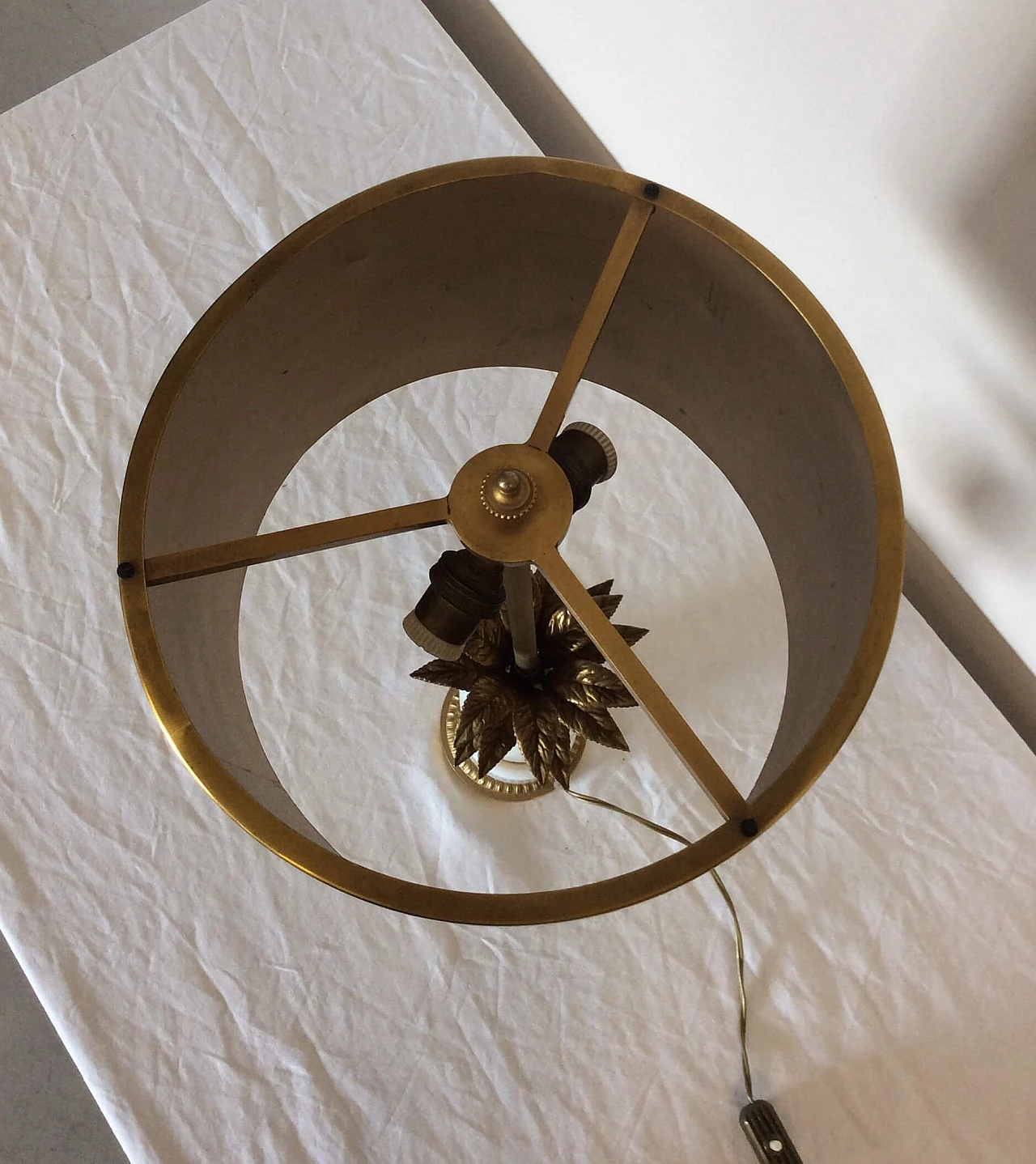 Lampada da tavolo in ottone e vetro di Maison Charles, anni '70 1098469