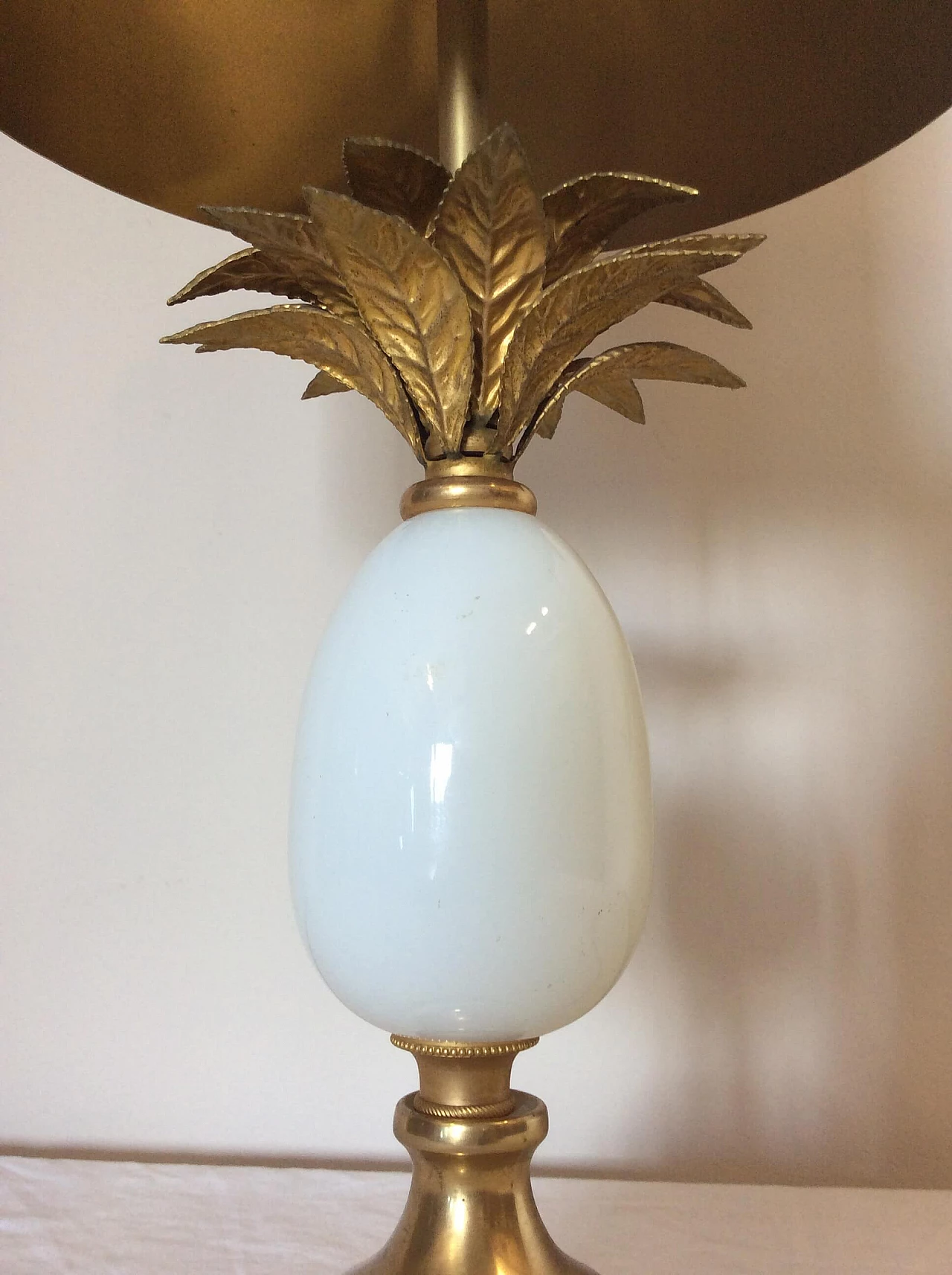 Lampada da tavolo in ottone e vetro di Maison Charles, anni '70 1098470