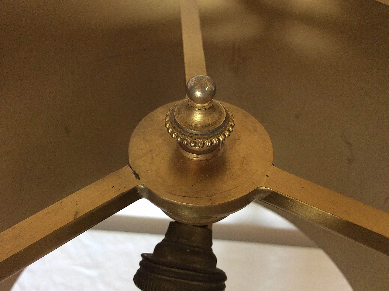 Lampada da tavolo in ottone e vetro di Maison Charles, anni '70 1098472