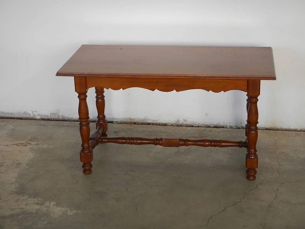 Tavolino da salotto in legno tornito, anni '80 1100095