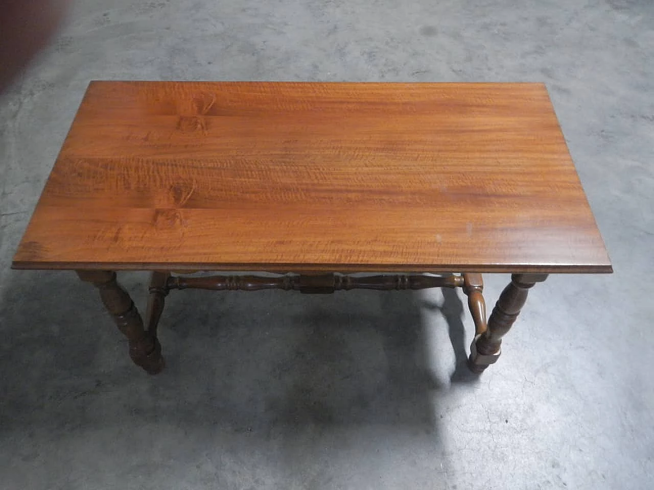 Tavolino da salotto in legno tornito, anni '80 1100098