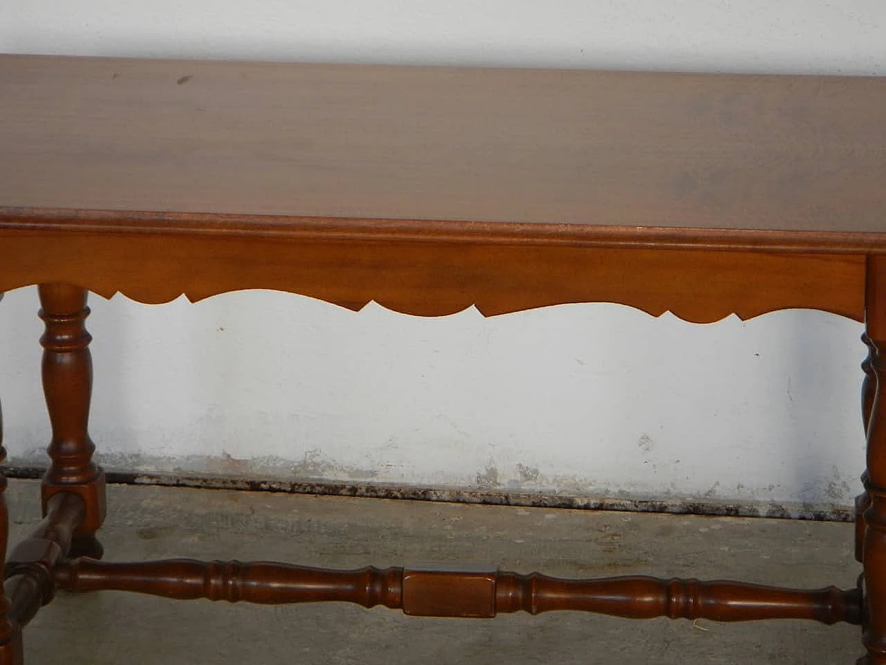 Tavolino da salotto in legno tornito, anni '80 1100101