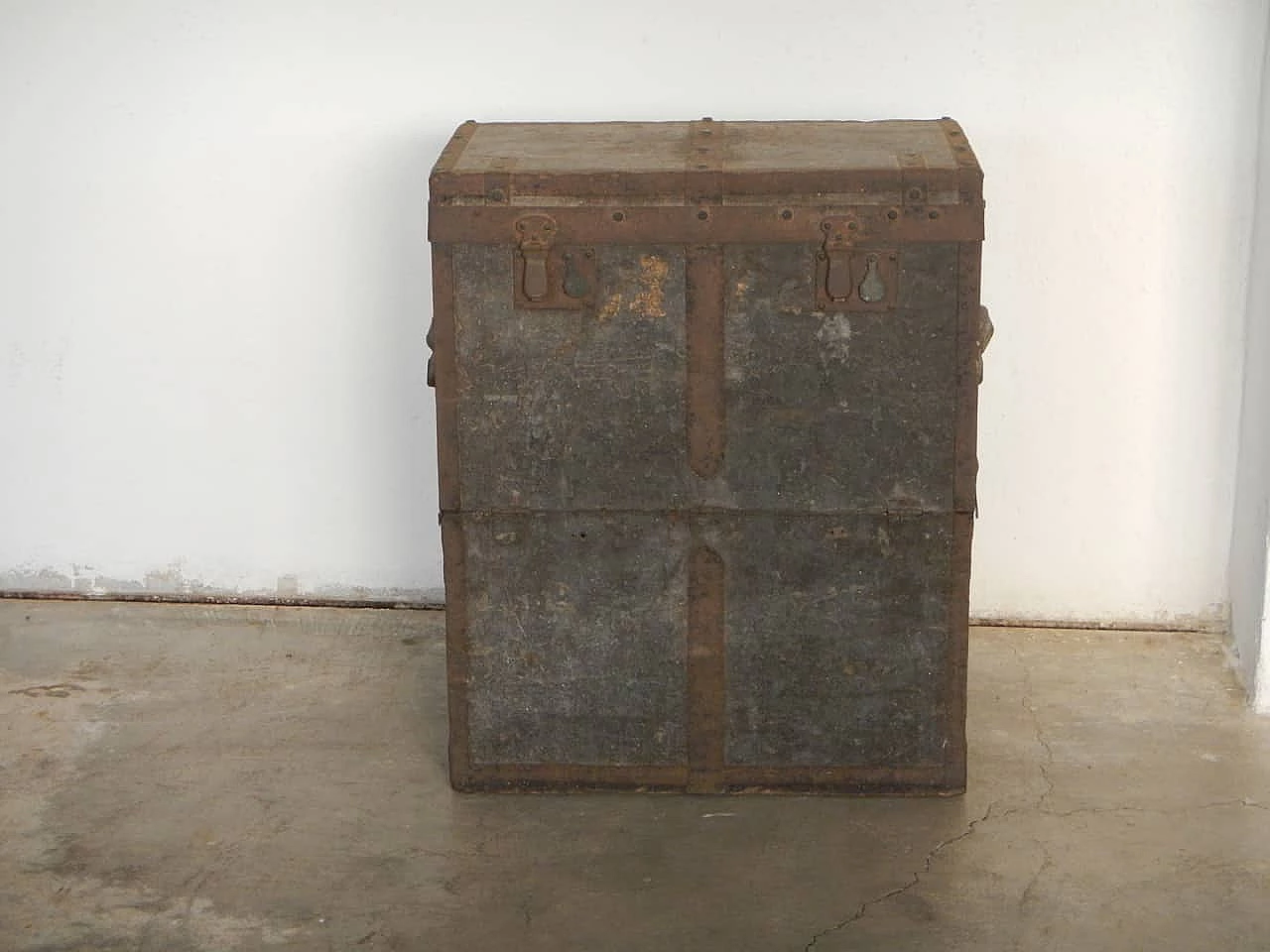 Military trunk in wood and metal, Turin, Italy, 30s 1100136