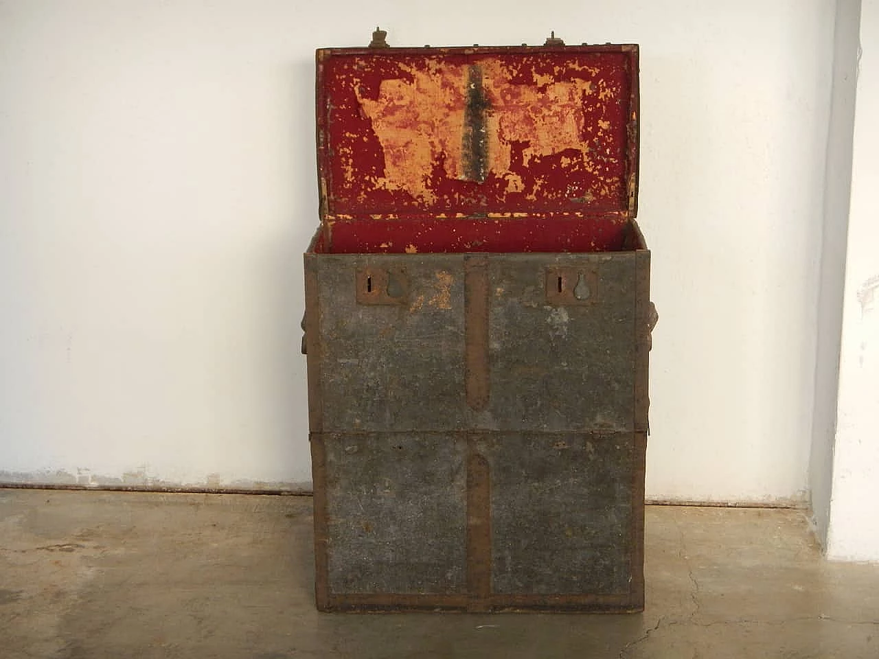 Military trunk in wood and metal, Turin, Italy, 30s 1100138
