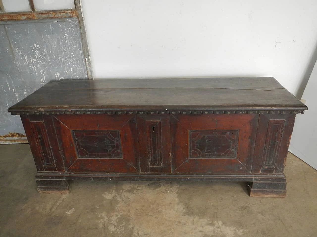 Antique walnut Italian cassone, late 18th century 1100149