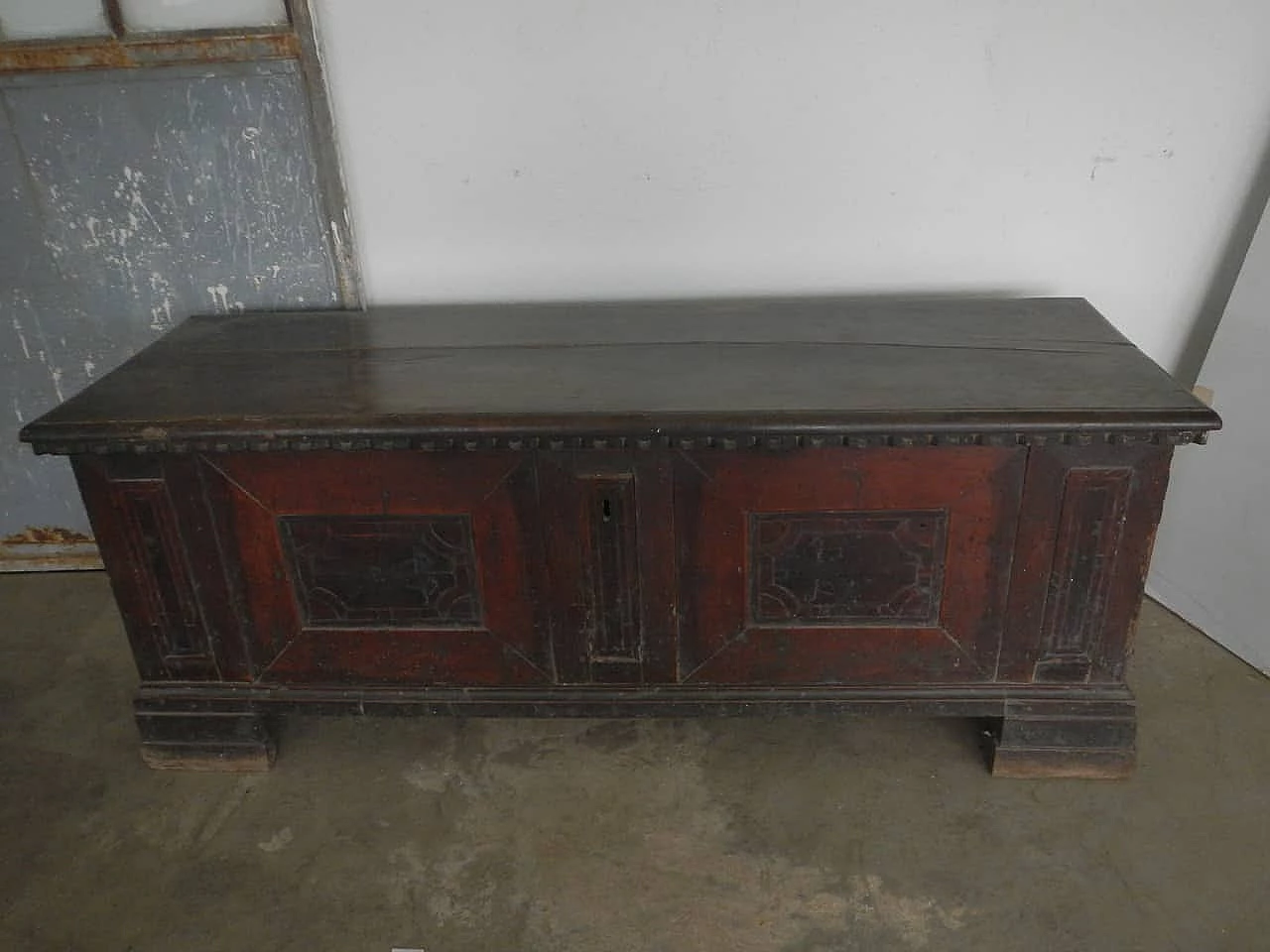 Antique walnut Italian cassone, late 18th century 1100150