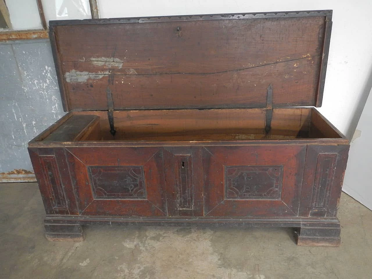 Antique walnut Italian cassone, late 18th century 1100151