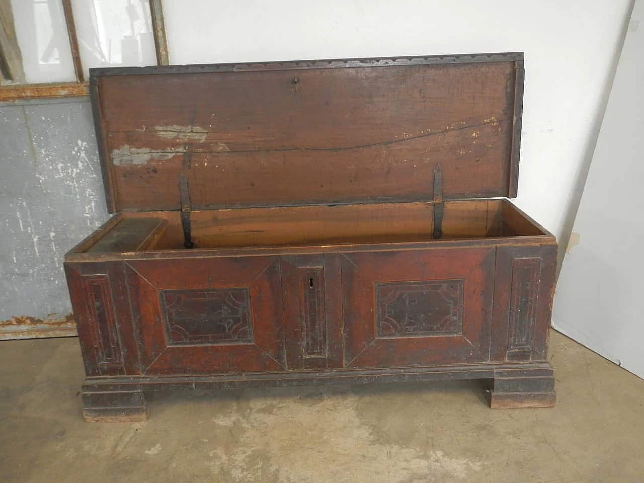 Antique walnut Italian cassone, late 18th century 1100154
