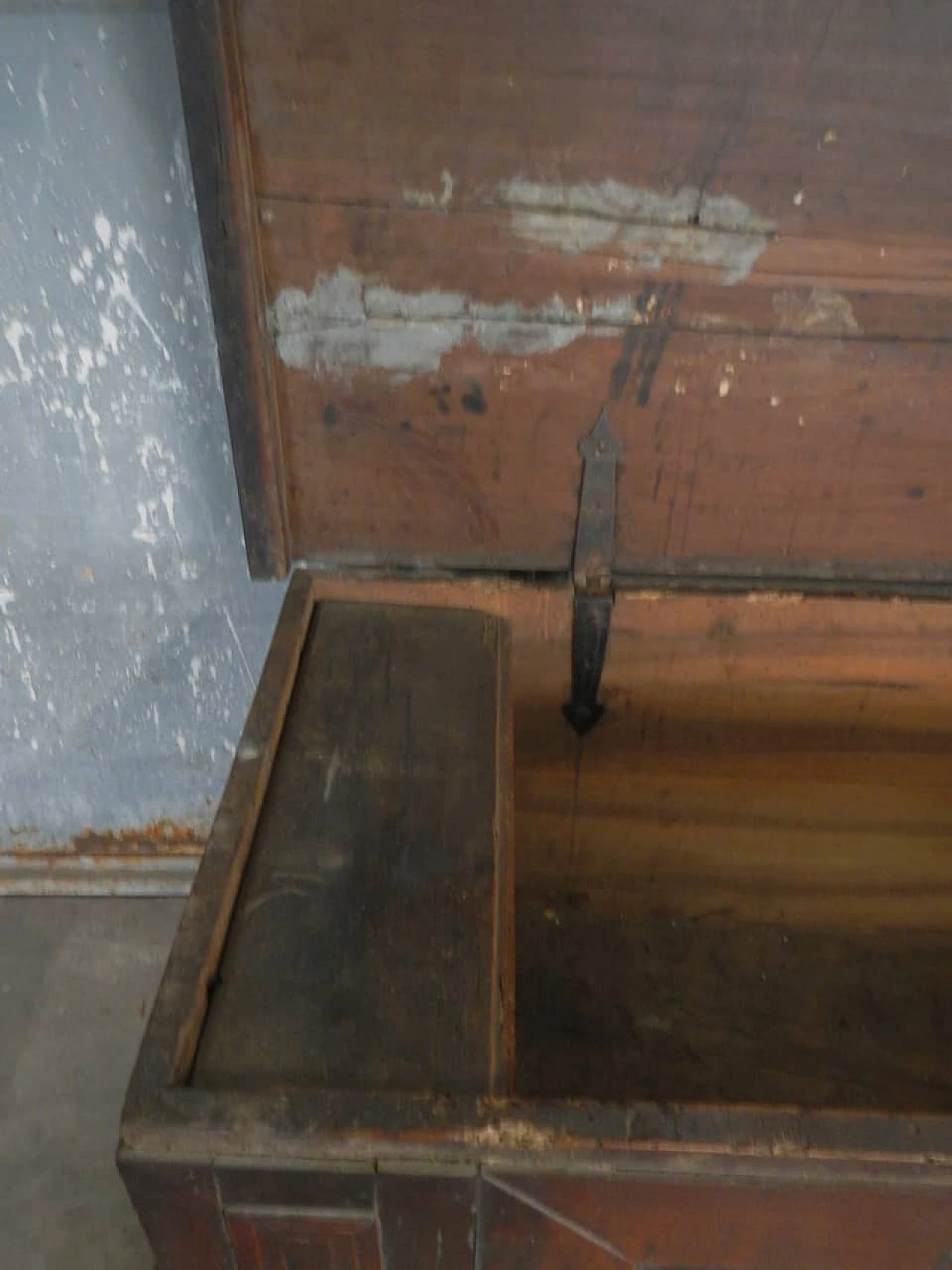 Antique walnut Italian cassone, late 18th century 1100162