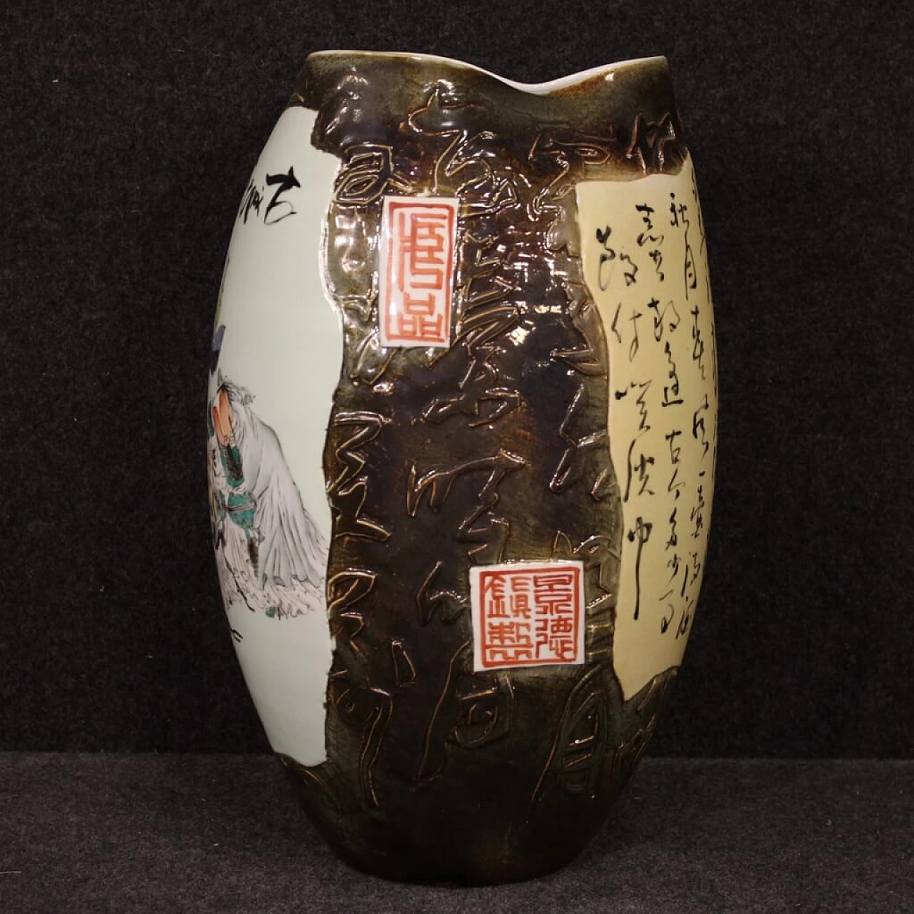 Chinese painted ceramic vase 1100227
