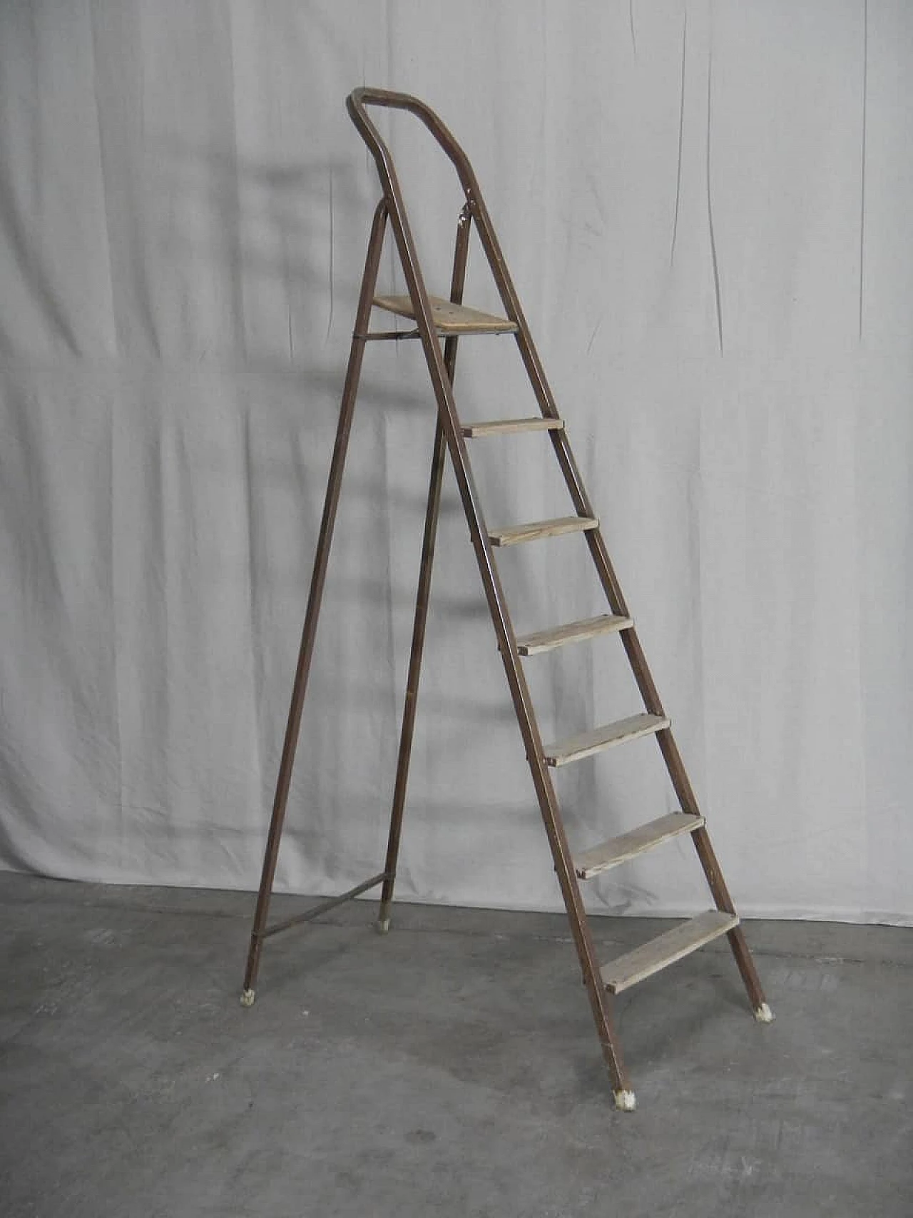 Iron staircase, 70s 1100269