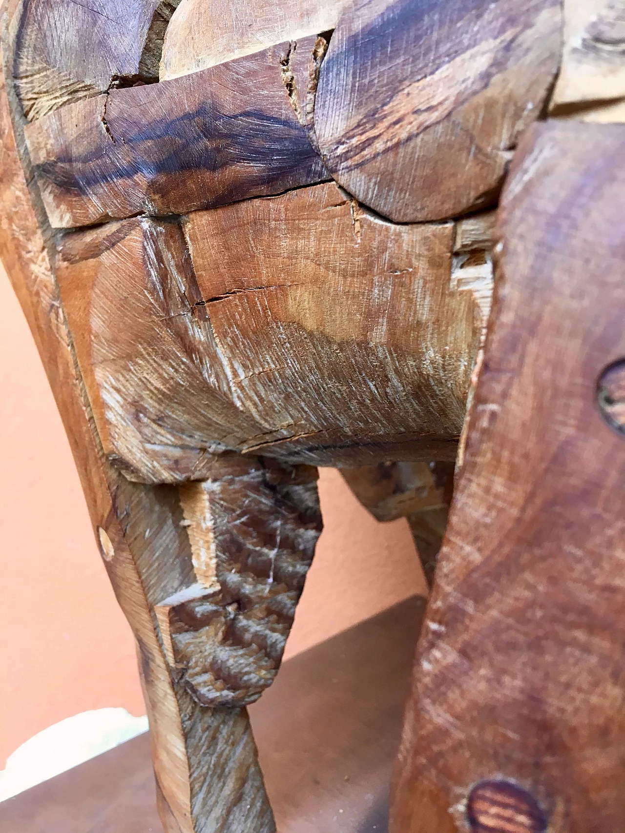 Scultura di un toro XX sec. in legno di ulivo 1100427