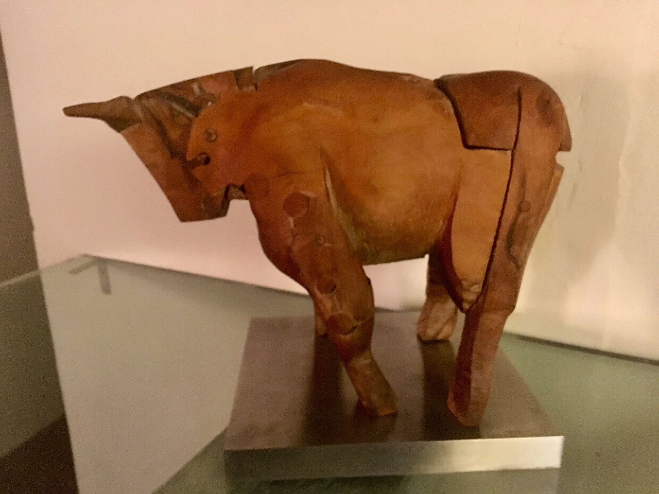 Sculpture of a Bull in olive tree wood, 20th century 1100428