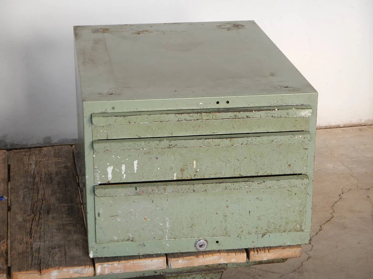 Industrial office unit with 3 drawers, Italy, 70s 1100435