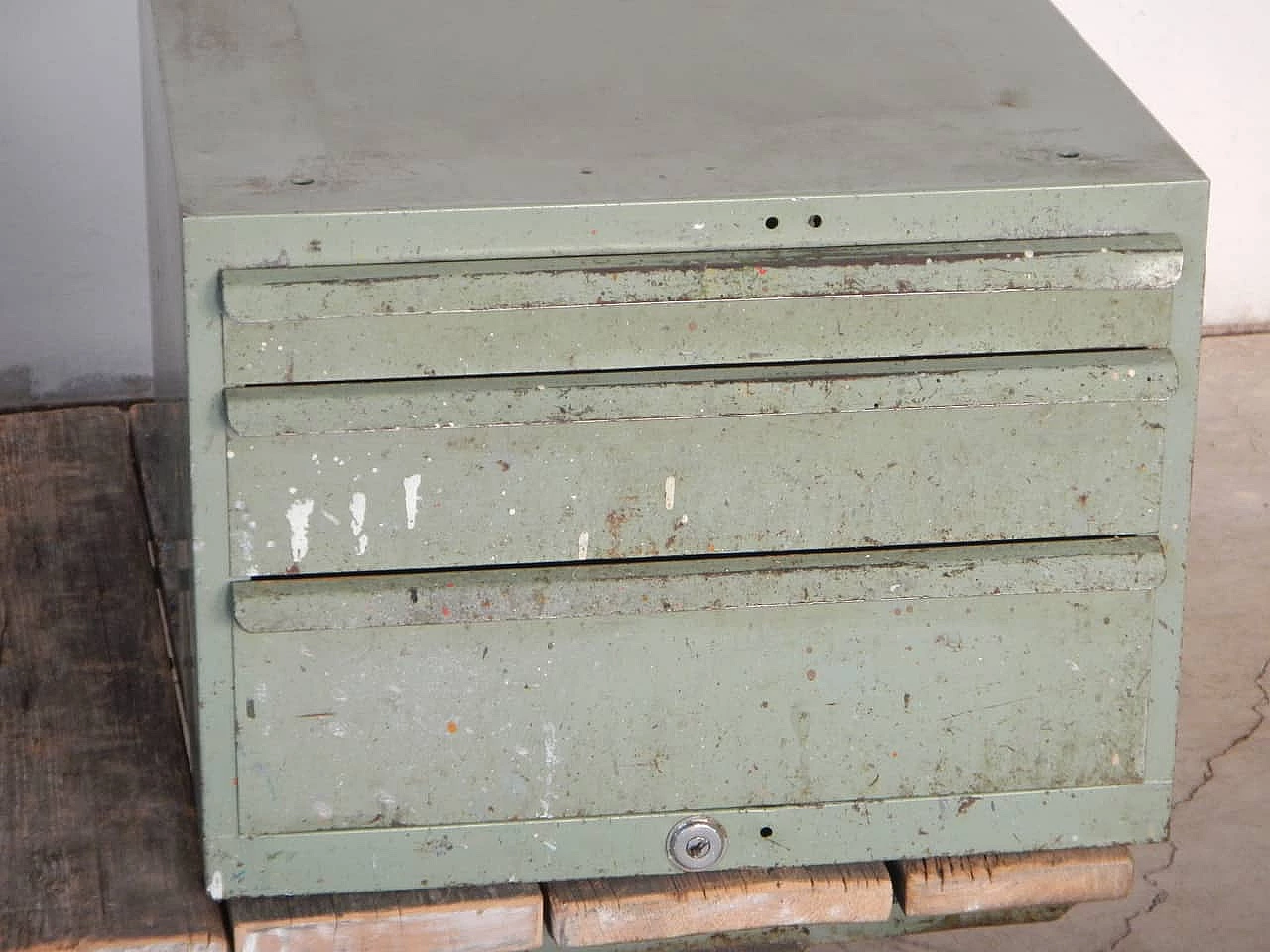 Cassettiera industriale in metallo a 3 cassetti, anni 70 1100436