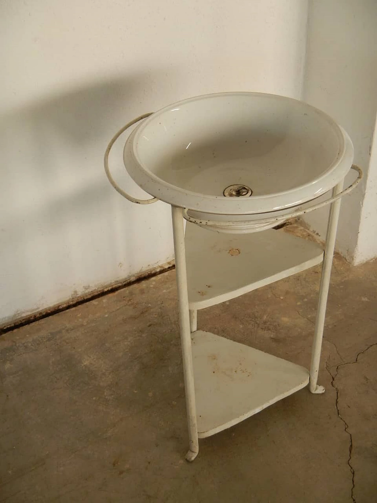 Antique room wash basin in white iron, 1950s 1100541