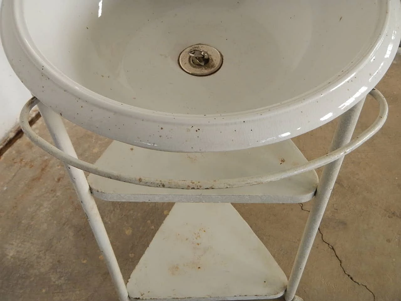 Antique room wash basin in white iron, 1950s 1100546