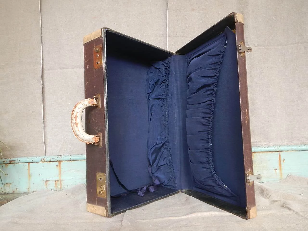 Leather suitcase, 1930's 1101048