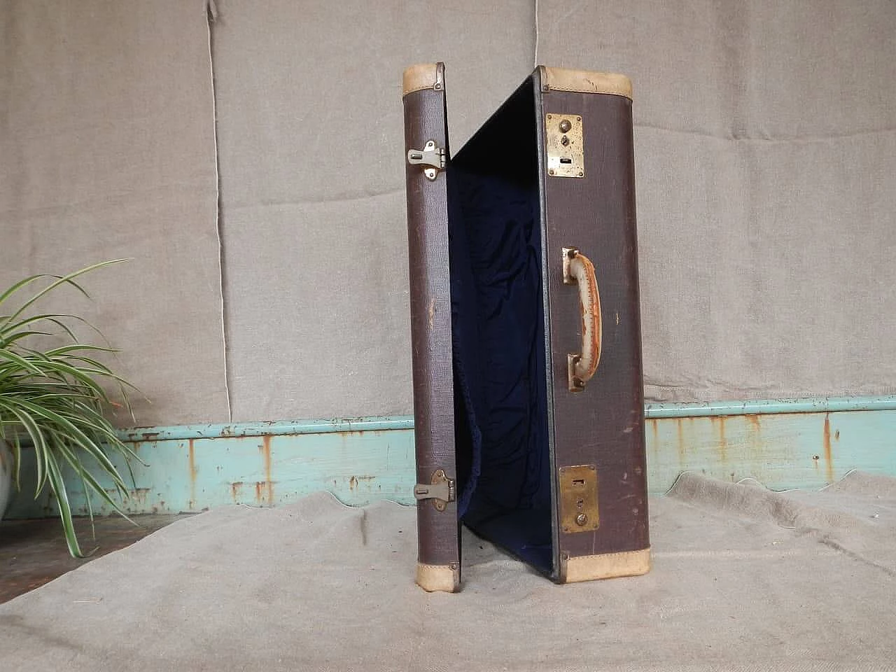 Leather suitcase, 1930's 1101049