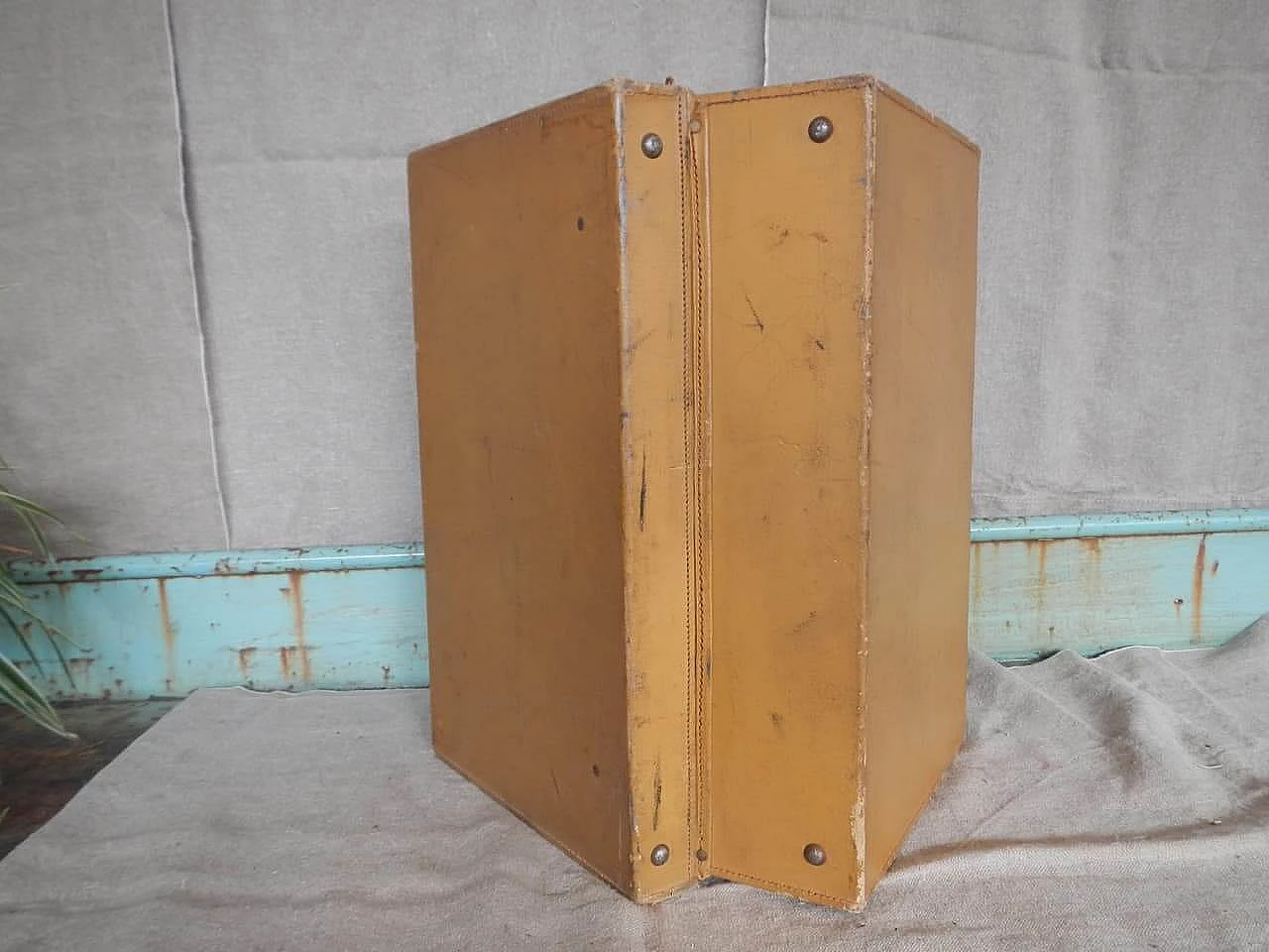 Leather suitcase, 1930's 1101078