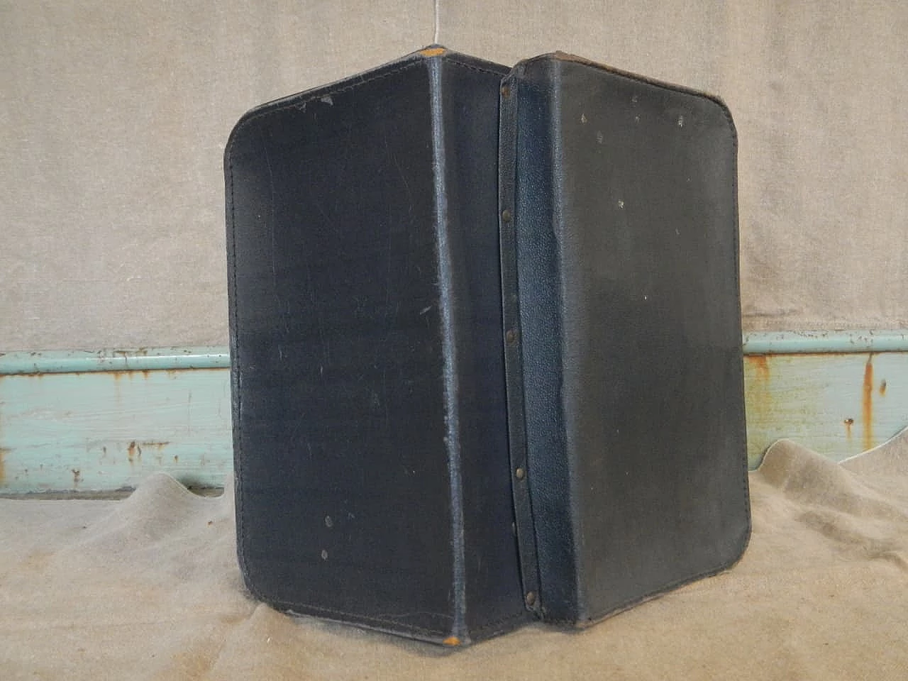 Valigia in cartone blu, anni '50 1101258