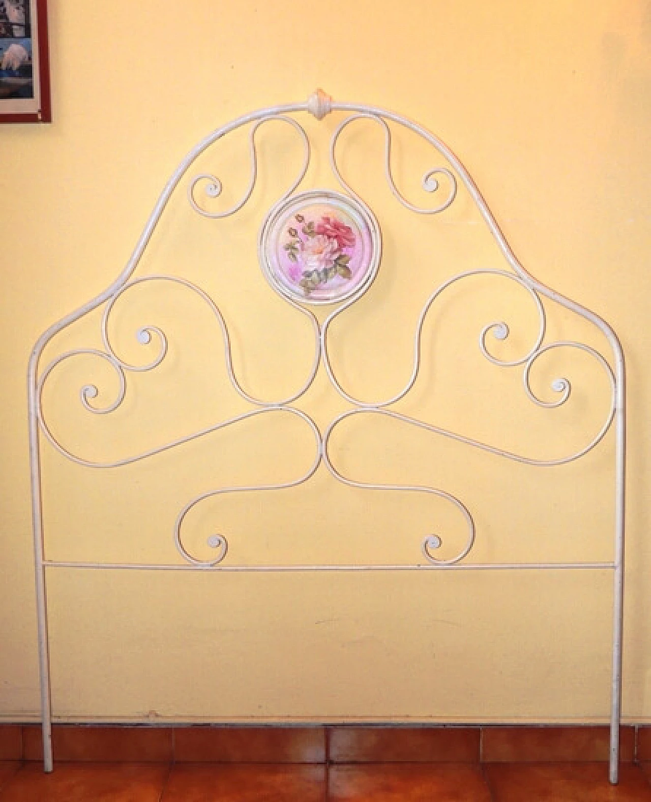 Single header in white iron 1101441