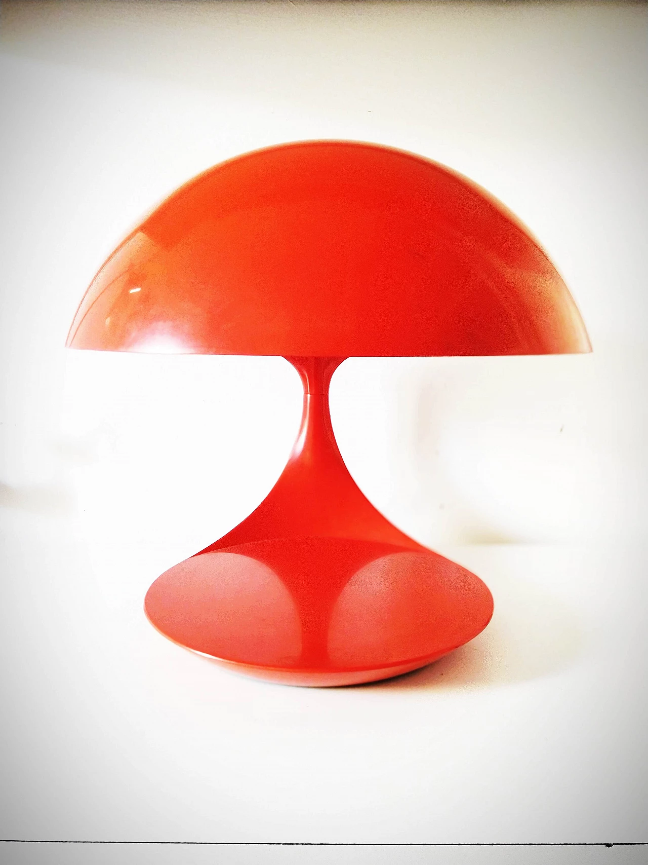 Lampada da tavolo Cobra rossa di Elio Martinelli per Martinelli Luce 1102378