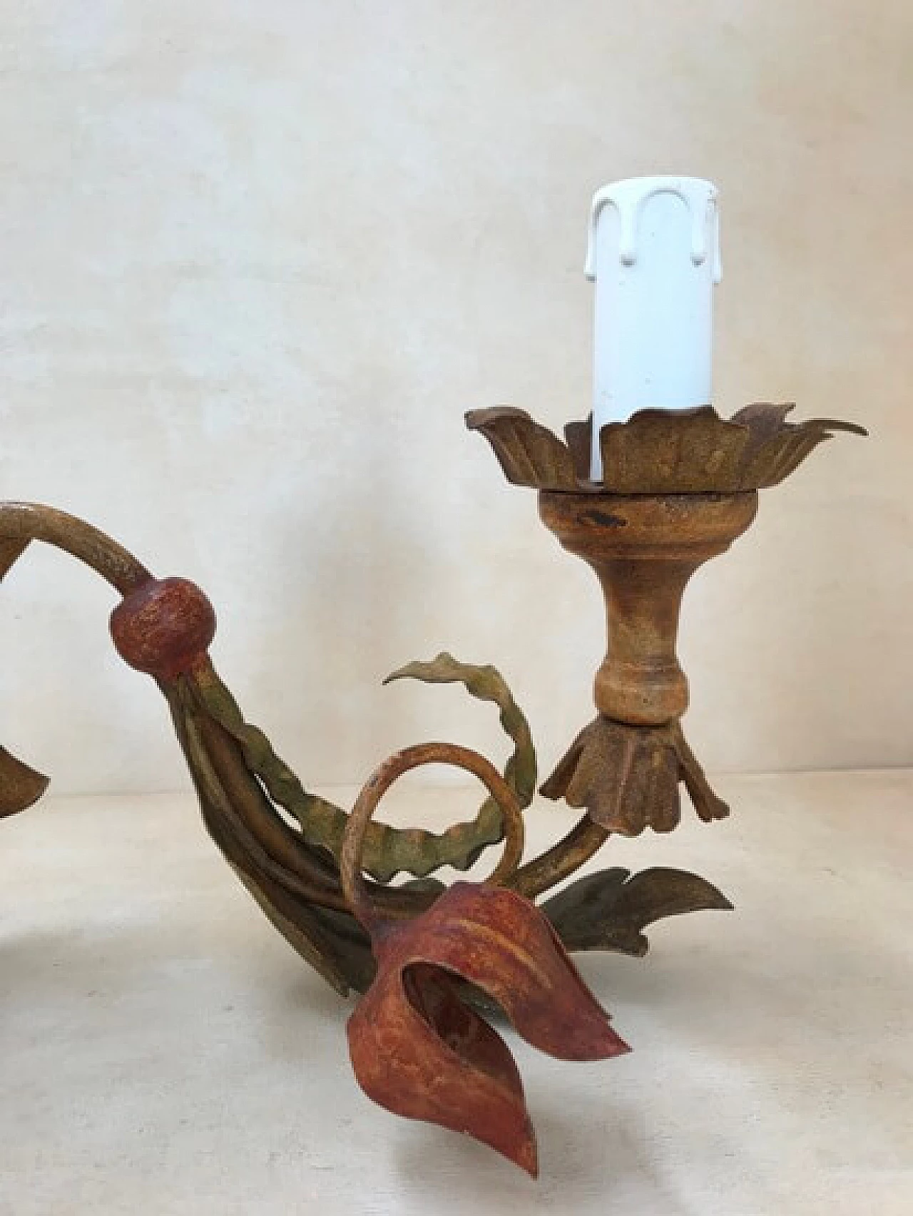 Metal wall sconce with 2 point light buds 1102692