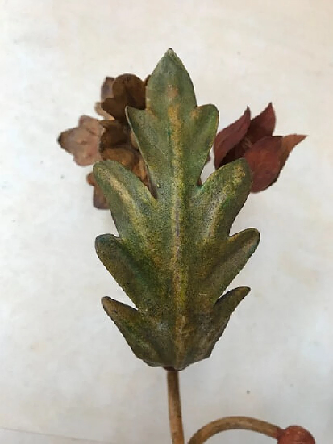 Metal wall sconce with 2 point light buds 1102693