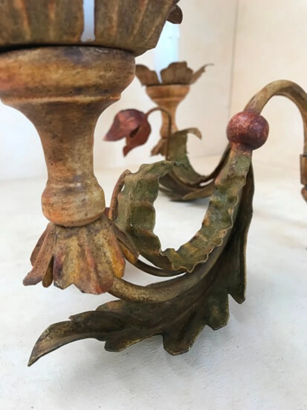 Metal wall sconce with 2 point light buds 1102694