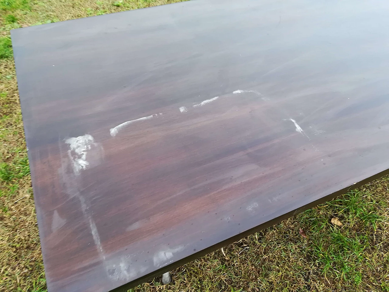 Scrivania con piano in legno e struttura in acciaio, anni '60 1102829