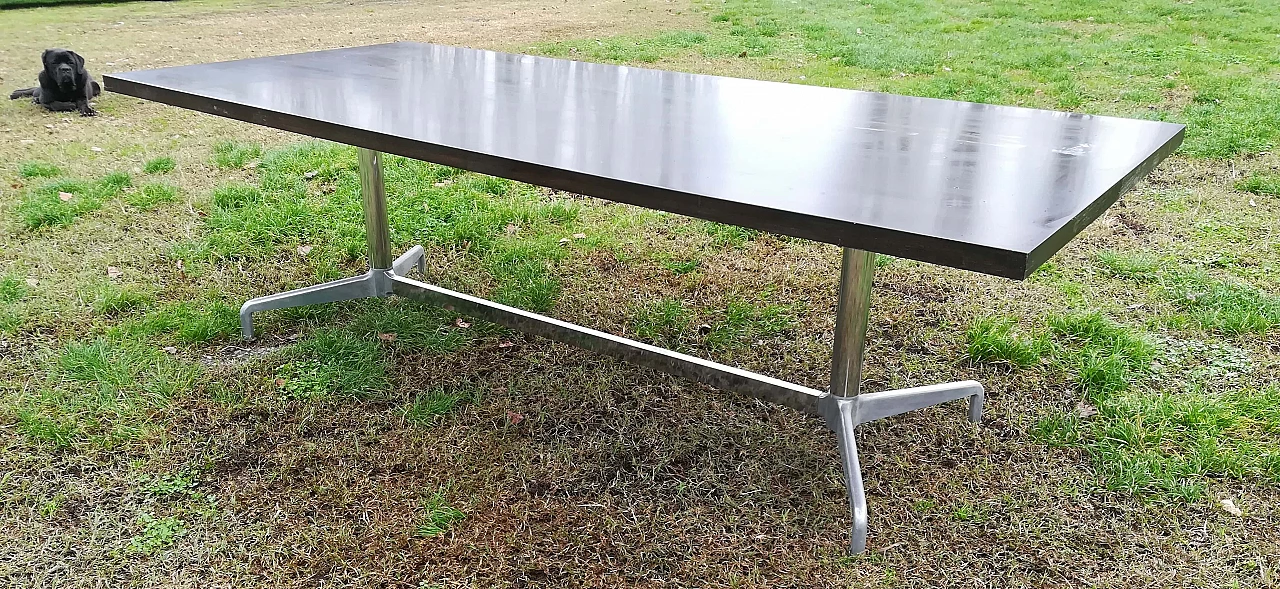 Scrivania con piano in legno e struttura in acciaio, anni '60 1102830