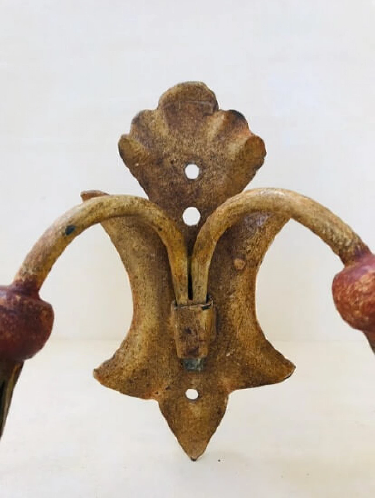 Metal wall sconce with 2 point light buds 1103066