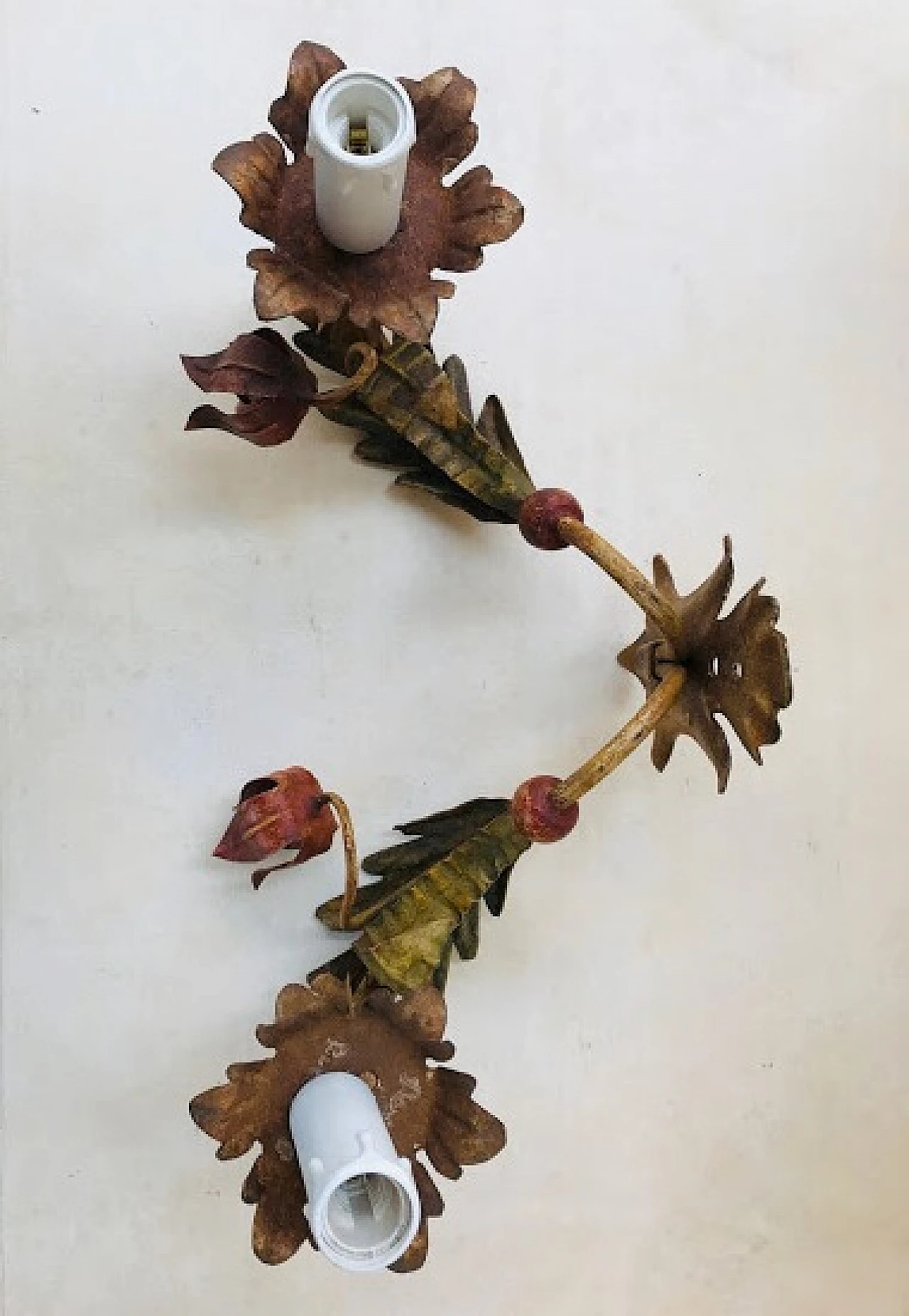 Metal wall sconce with 2 point light buds 1103067