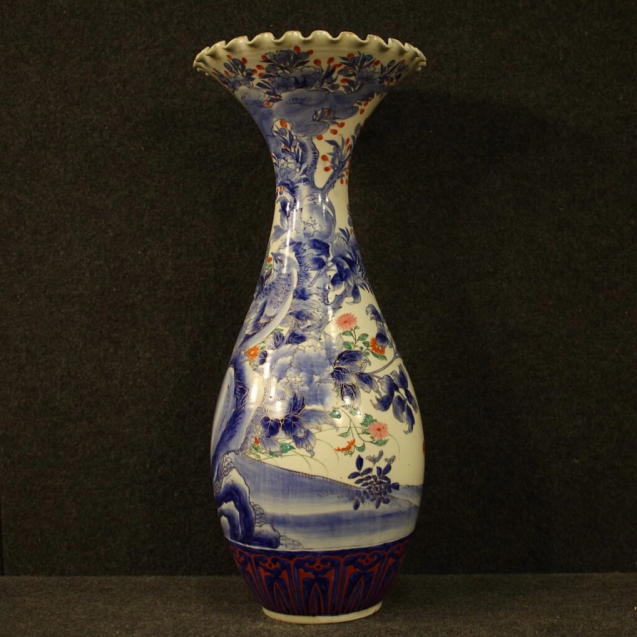 Enamelled and painted XX cent. Japanese ceramic vase 1103109