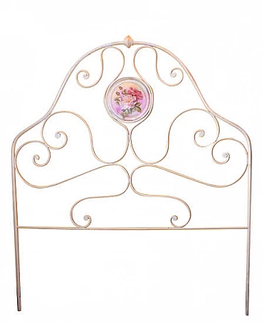 Single header in white iron