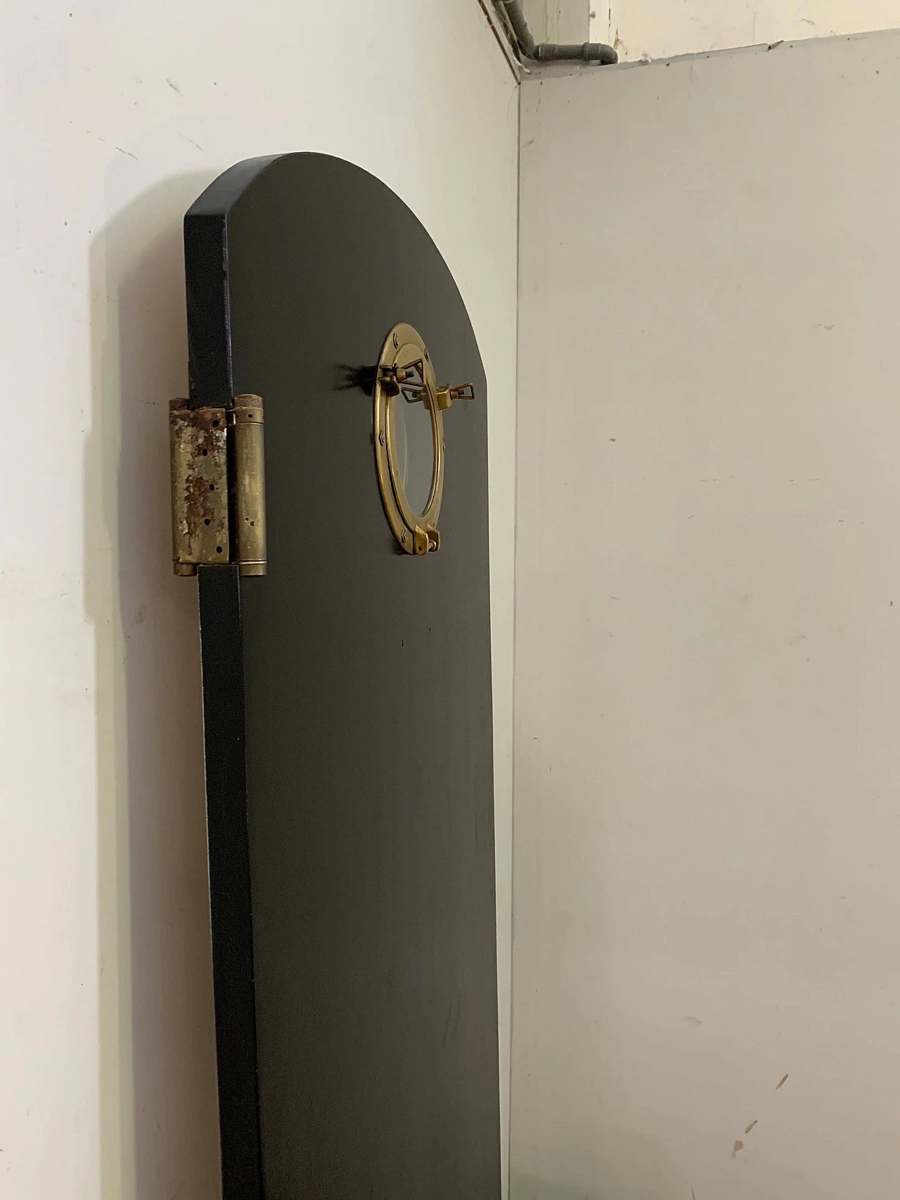 Porta in rovere con oblò, anni '70 1103696