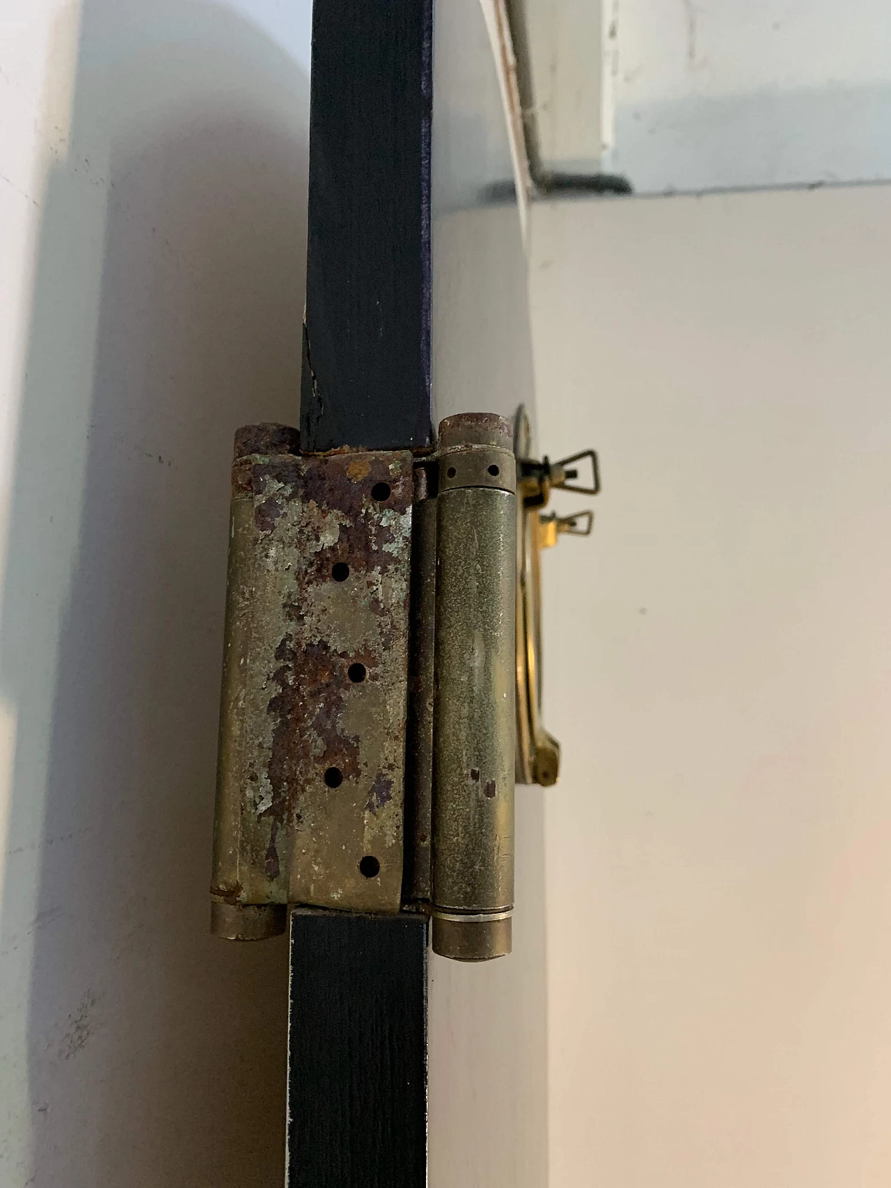 Porta in rovere con oblò, anni '70 1103700