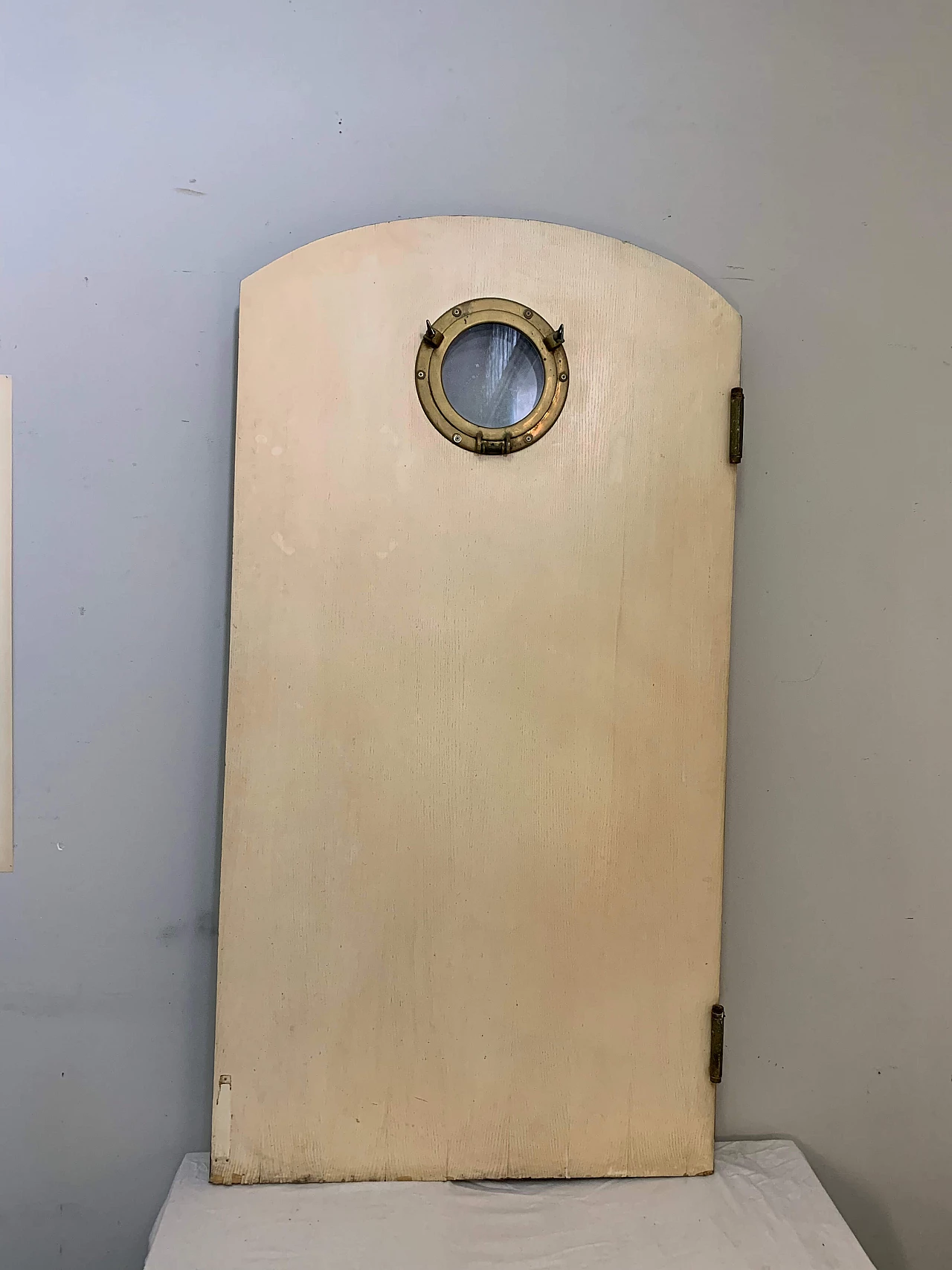 Porta in rovere con oblò, anni '70 1103706