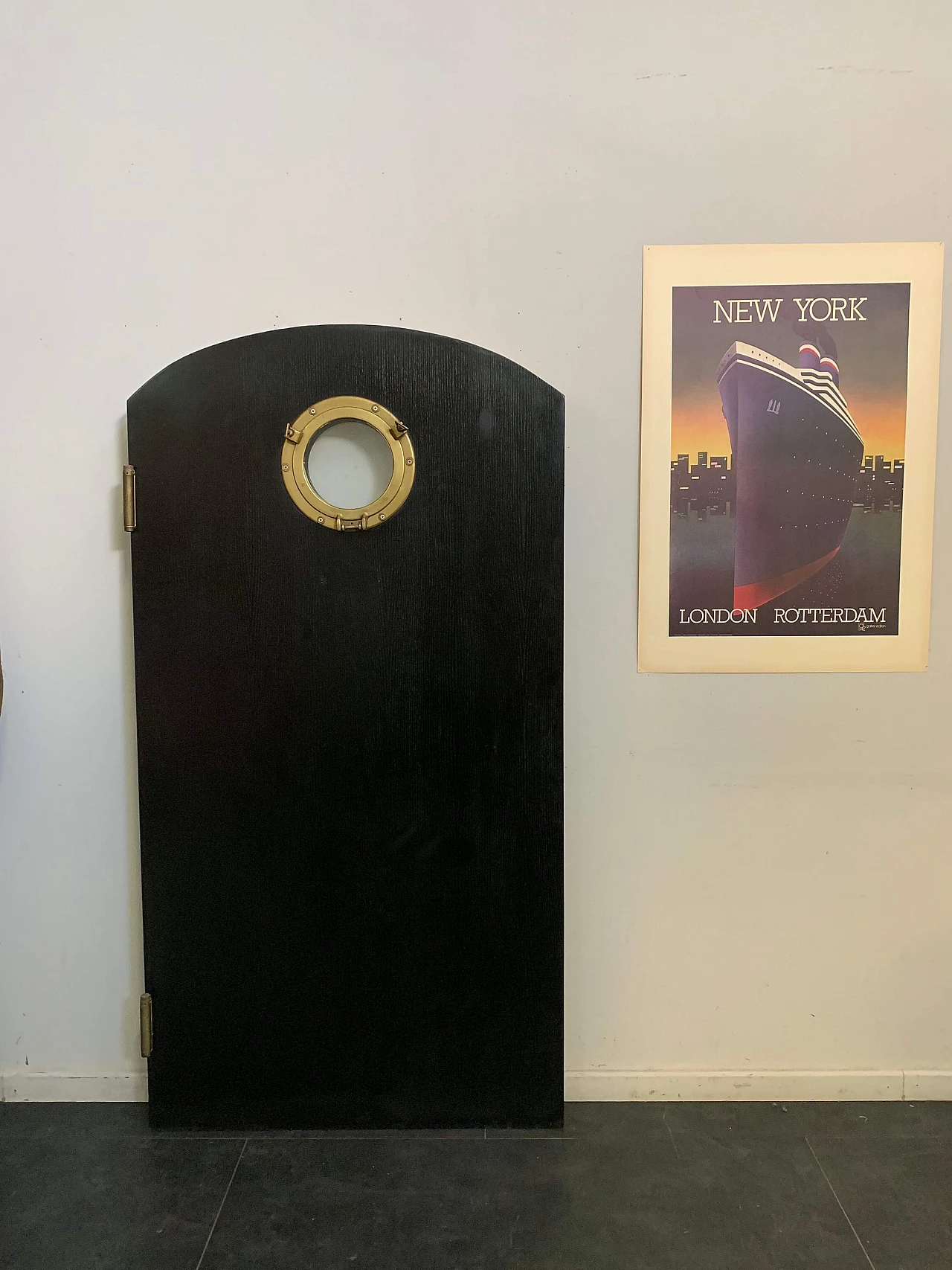 Porta in rovere con oblò, anni '70 1103709